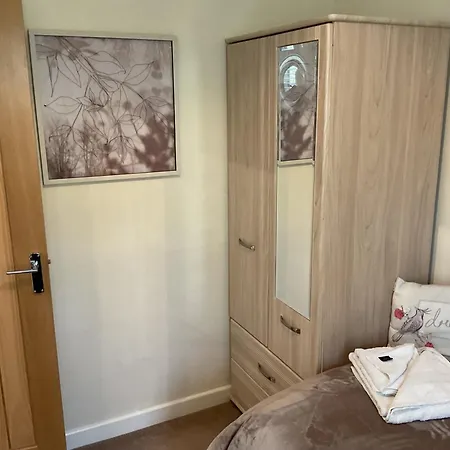 Captivating 2-bed In Ferienhaus *